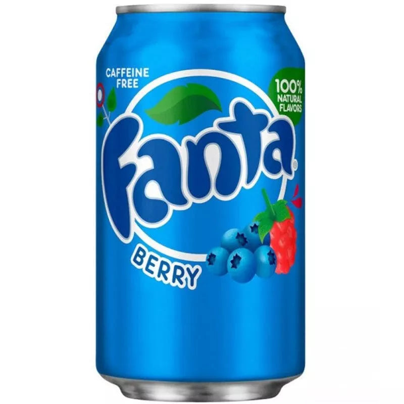 Une canette de 355 ml de Fanta Berry de MIDI MINUIT arbore le logo de la marque, une image de baies mélangées et des étiquettes indiquant « sans caféine » et « arômes 100 % naturels ». Cette boisson fruitée promet une explosion de saveurs à chaque gorgée.