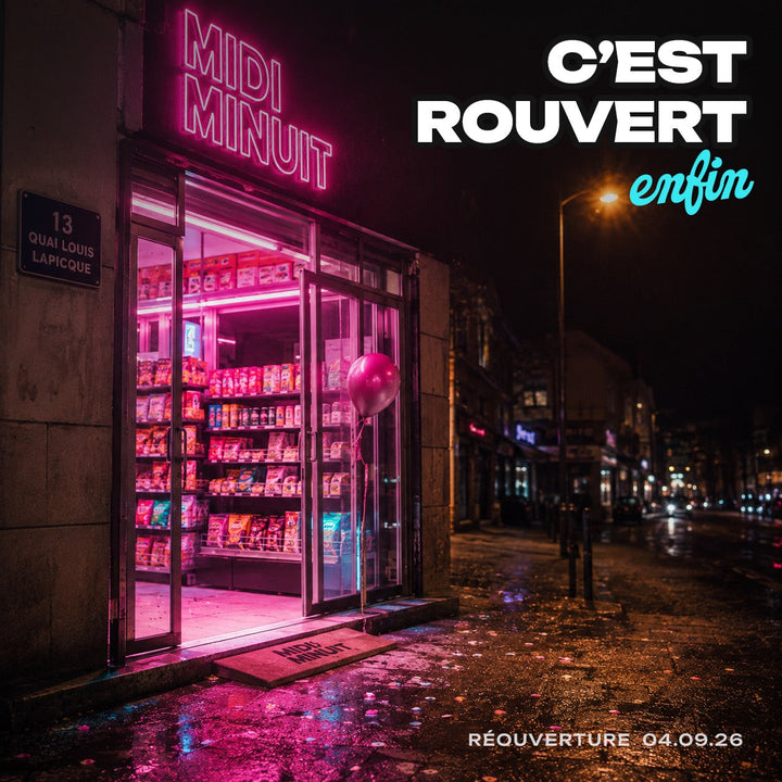 Entrée ouverte de MIDI MINUIT au 13 quai Louis Lapicque à Épinal, rayons de snacks visibles et enseigne néon rose