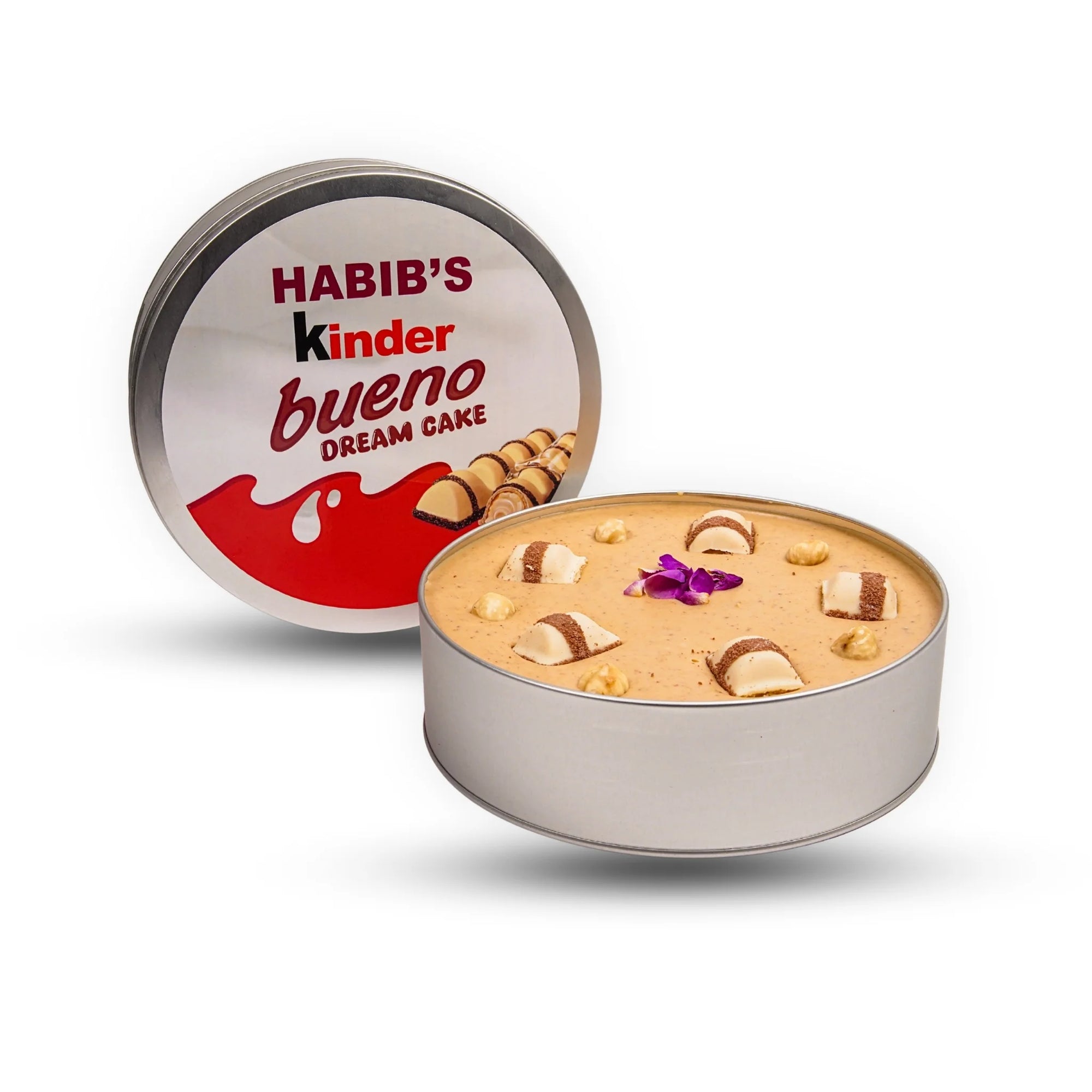 A round gâteau onctueux with creamy frosting and Kinder Bueno pieces rests in an open tin. Beside it, the lid says Habibs Kinder Bueno Dream Cake, featuring a tempting image of this delightful treat, sure to be the talk of the Émirats Arabes Unis.